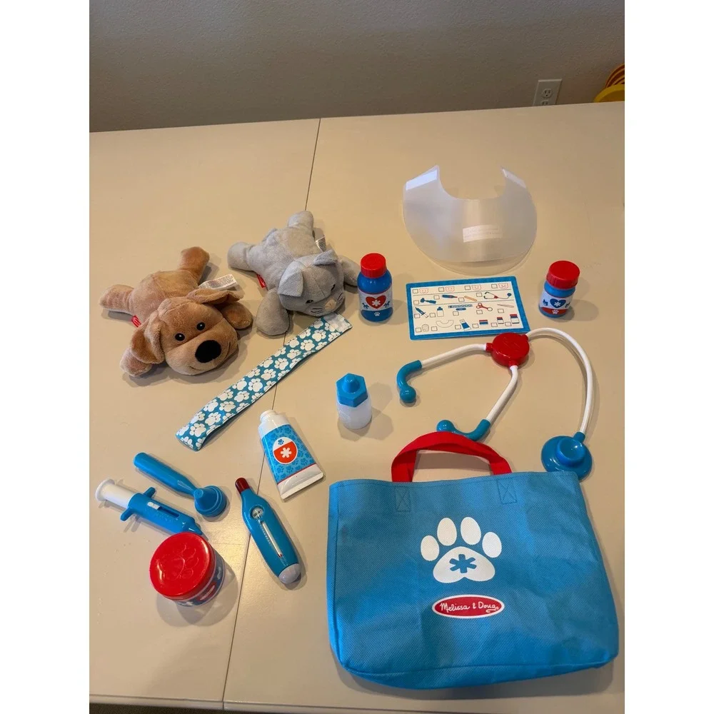 Melissa & Doug Examine & Treat Pet Vet Play Set 24 pc Plush Dog Cat Blue Bag
